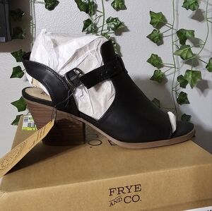 Women's size 11 sandal